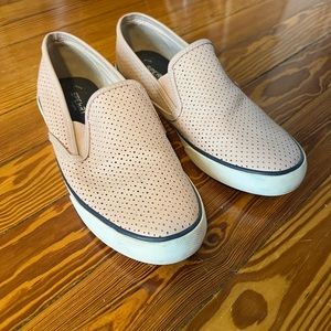 Sperry Slip on Sneakers in Light Pink - Size 11